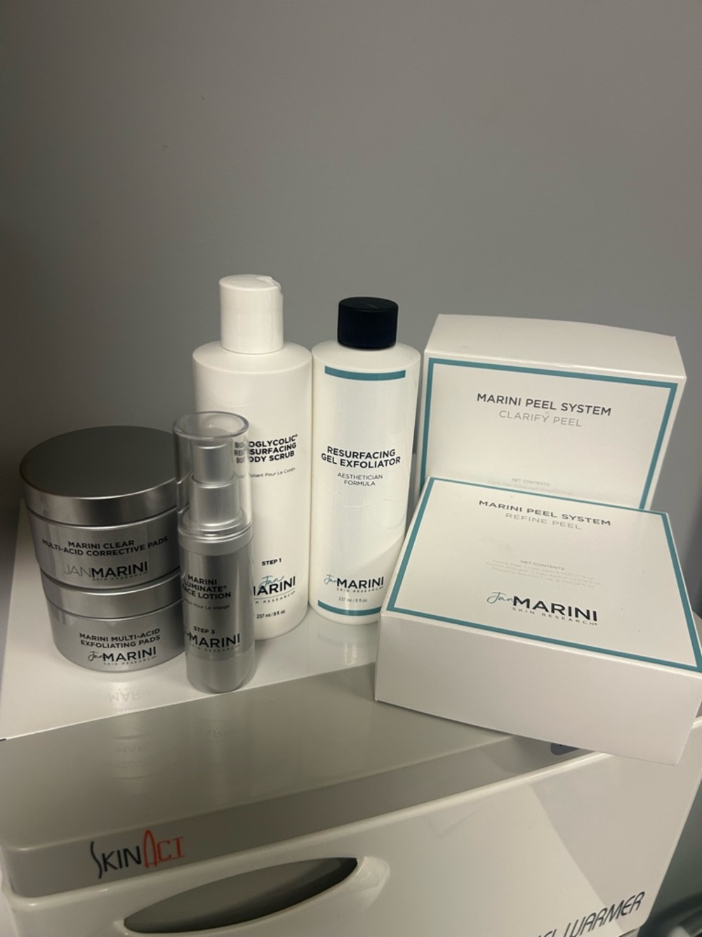 Jan Marini Resurfacing Gel Exfoliator & Peel System – White